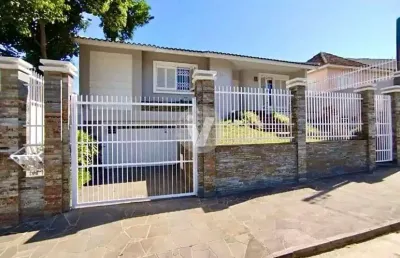 Casa ampla com 3 dormitórios, pátio e gourmet no dores