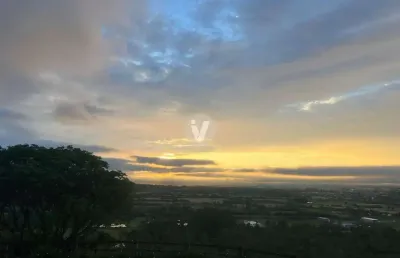 Chácara com 2 hectares, duas casas e vista panorâmica no km3