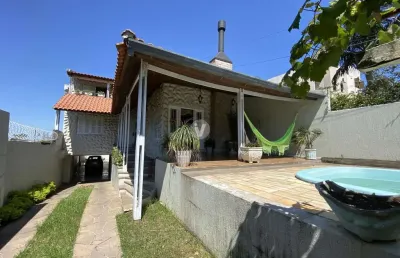 Casa com 4 quartos à venda na Rua Vinte e Quatro de Fevereiro, 295, Nonoai, Santa Maria