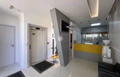 Prédio comercial no centro com 457m² construídos e elevador