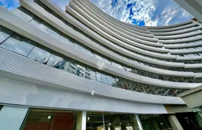 Apartamento de 2 dormitórios com suíte e garagem no cristo rei!