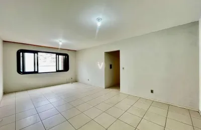Amplo apartamento de 3 dormitórios com suíte e garagem na rua do acampamento!