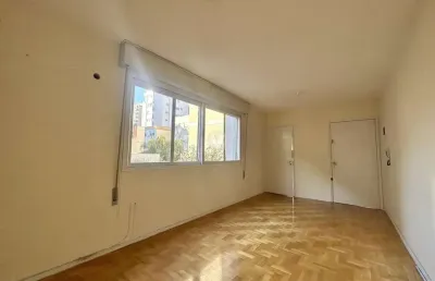 Apartamento central com 3 dormitórios, sacada, churrasqueira e amplo espaço