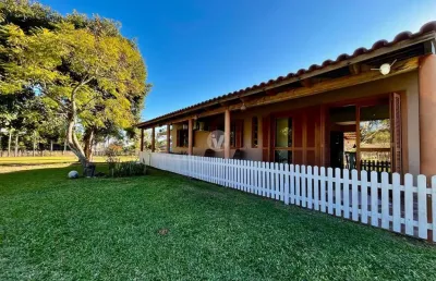 Chácara com 0,6 ha, possuindo duas casas, pomar e riacho no distrito de palma –