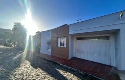 Casa 02 dormitórios, garagem e fácil acesso ao centro no bairro itararé.