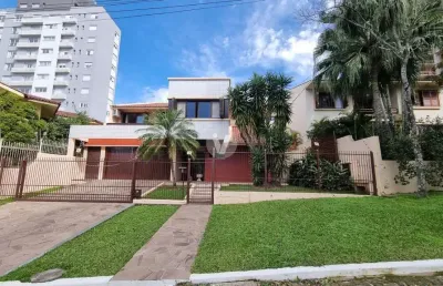 Ampla casa com 4 dormitórios, localizada no bairro noal