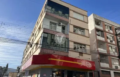 Apartamento amplo com 4 dormitórios, vaga de garagem coberta, localizado na rua