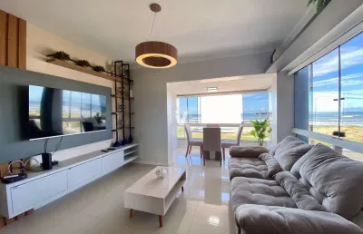 Apartamento 100% mobiliado com 2 dormitórios, frente mar no centro de capão da c