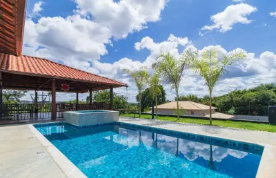 Casa linear em condomínio fechado com portaria 24 hs!!!