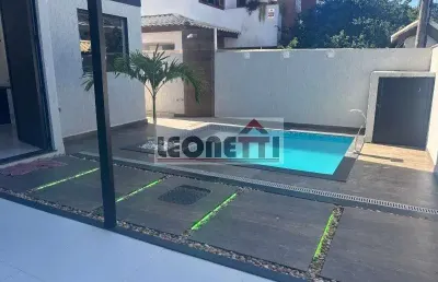 Casa de luxo em condomínio na vargem pequena: 4 quartos, 4 suítes, 1 sala, 5 banheiros, 2 vagas, 200m² - rio de janeiro-rj.