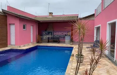 Lindo sobrado com piscina pertinho da praia com 4 suítes a venda no jardim britânia, caraguatatuba/sp.