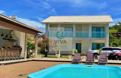 Casa duplex composta por 8 quartos com área de lazer completa à venda no bairro santa mônica, guarapari-es - realize negócios imobiliários.