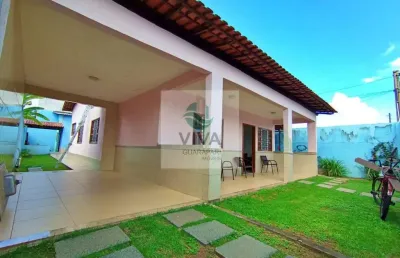 Casa à venda na praia do morro, composta por uma casa de 3 quarto e outra nos fundos de 2 quartos