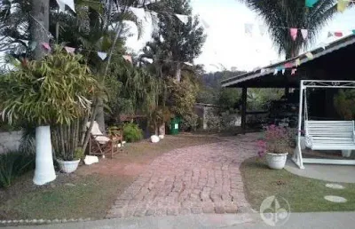 Belíssima chácara à venda no vista alegre em jundiaí - at: 1.200 m², 02 dormitórios, vagas, piscina, muito verde.