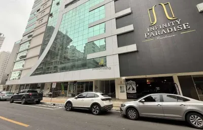 Ponto comercial para alugar na Rua 208, 90, Meia Praia, Itapema