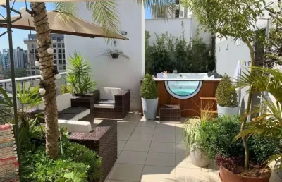 Oportunidade incrível uma linda cobertura duplex de luxo no real parque, são paulo-sp: 3 quartos, 1 suíte, 2 salas, 5 banheiros, 3 vagas, 138m²!