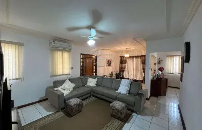 Casa para alugar na Rua Augusto Severo, 343, Santos Dumont, Londrina