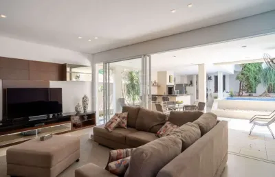 Sobrado com 5 quartos e 570 m2 construidos no royal park!