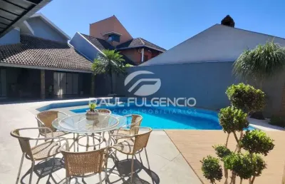 Casa com 4 quartos à venda na Rua João Gilberto Santos, 560, Tucano, Londrina
