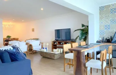 Apartamento de frente ao mar, 04 dormitórios, 02 vagas, lazer