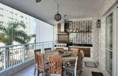 Apartamento a venda na praia das astúrias, 03 dormitórios, sacada gourmet, lazer completo no condomínio