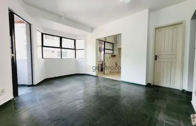 Apartamento a venda na praia das astúrias, 02 dormitórios, 01 vaga de garagem, lazer no prédio