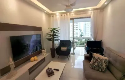 Apartamento á venda na praia das pitangueiras, 02 dormitórios, 01 vaga de garagem, 01 quadra da praia.