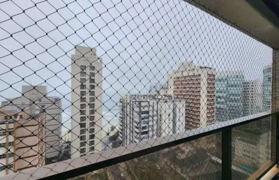 Apartamento a venda na praia das astúrias, 03 dormitórios, varanda gourmet, 02 vagas de garagem e lazer