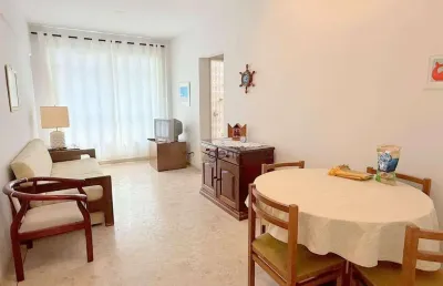 Apartamento na praia das pitangueiras, 01 dormitório, 01 vaga, próximo à praia
