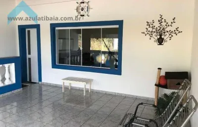 Sobrado amplo, ótima localização, 3 dormitórios sendo 1 suite.