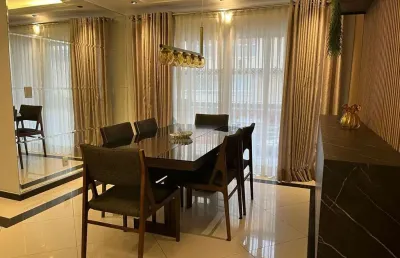 Apartamento diferenciado com 3 quartos, vaga privativa, no centro.