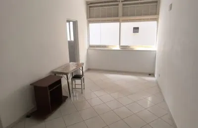 Apartamento 1 quarto, quadra da praia, 1 vaga de garagem livre, bairro: boqueirão, cidade: santos/sp