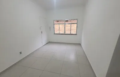 Apartamento térreo 2 quartos com quintal, garagem coletiva,bairro: aparecida , cidade: santos/sp