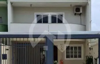 Sobrado a venda com 4 quartos no novo mundo, curitiba.