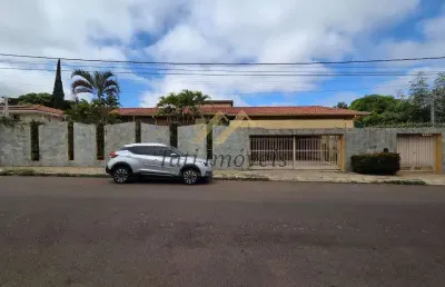 Casa com 3 quartos para alugar na Rua Adolfo Catani, Jardim Macarengo, São Carlos