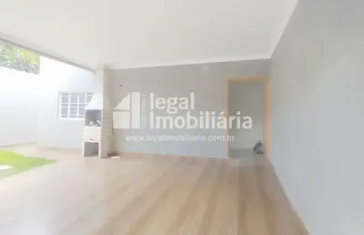Casa nova, 3 dormitórios, suíte, churrasqueira e quintal com jabuticabeira