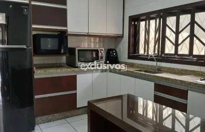 Casa plana com 1 suíte mais 2 quartos à venda no bairro bom retiro em joinville - sc por r$ 880.000,00.