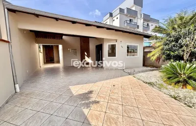 Casa plana e averbada reformada no iririú com 1 suíte e 2 qtos em promoção!