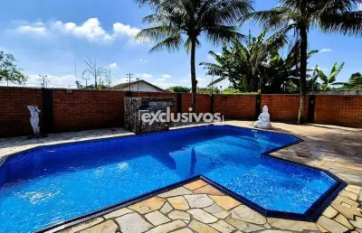 Casa ampla e aconchegante com 4 dormitórios  e área de festas com piscina no bucarein, joinville/sc