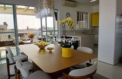 Cobertura plana mobiliada com terraço e jacuzzi e deckno atiradores por r$ 3.190.000,00.