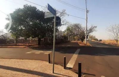 Oportunidade imperdível: área comercial à beira da rodovia!