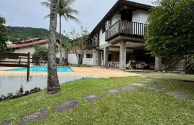Casa em condomínio fechado com 3 quartos à venda na condomínio vale de itaipu, itaipu, niterói, 701 m2 por r$ 2.200.000