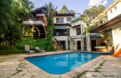 Casa em condomínio para venda com 4 quartos, sendo 3 suítes, 591m²