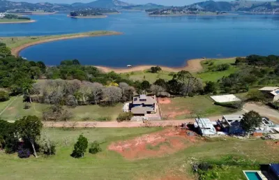 Casa em condomínio para venda com 4 quartos, sendo 4 suítes, 368m²