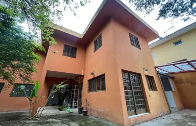 Casa em condomínio para venda e locação com 4 quartos, sendo 2 suítes, 260m²