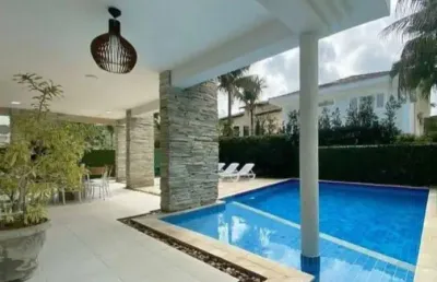 Casa em condomínio para venda com 4 quartos, sendo 2 suítes, 290m²