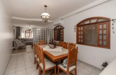 Casa tipo para venda em jardim textil com 5 quartos, sendo 2 suítes, 300m²