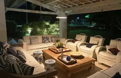 Casa triplex em condominio fechado com 7 suites 700m2