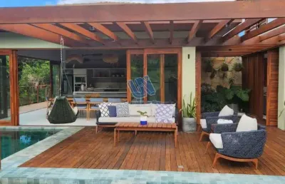 Casa duplex em condominio com 6 suítes sendo 1 suíte master com 550m2 em praia do forte