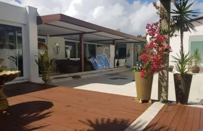Maravilhosa casa com quatro suítes decorada e mobiliada com terreno de 971,40 m2 em villas do atlântico